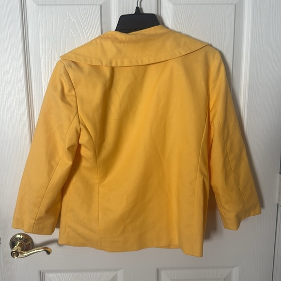 Rafaella Yellow Blazer with Notched Lapel and Tailored Fit size small - Picture 3 of 3